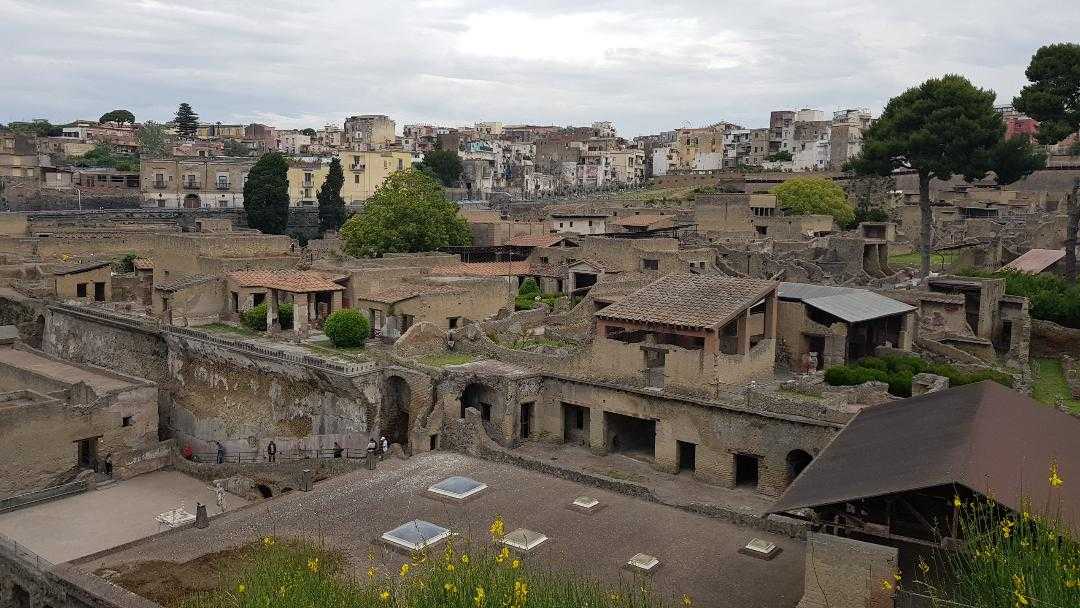 Ercolano, Vezúv kitörése, romok